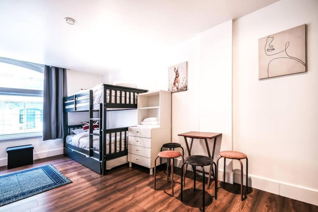 Spacious Apartment In Piccadilly Sleep 6 Vrb Лондон Екстериор снимка